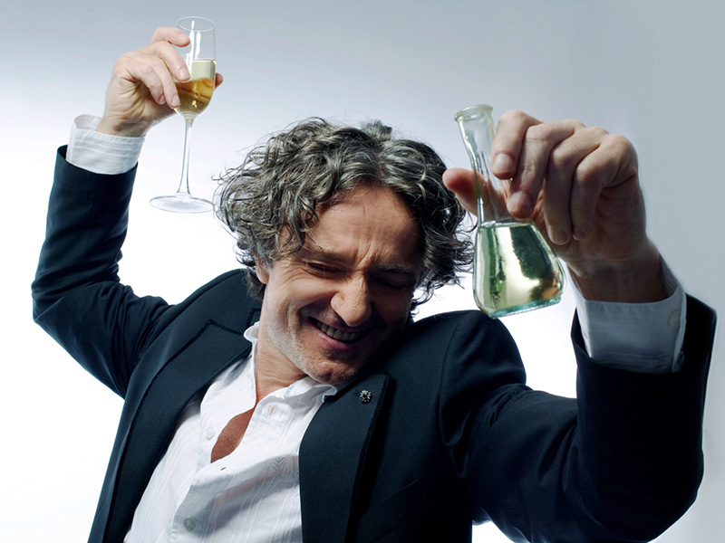 A promo photo of Goran Bregović toasting with wine glasses