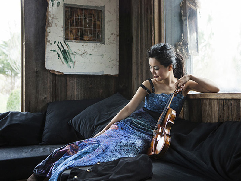A promotional photo of Yi-Jia Susanne Hou with her violin