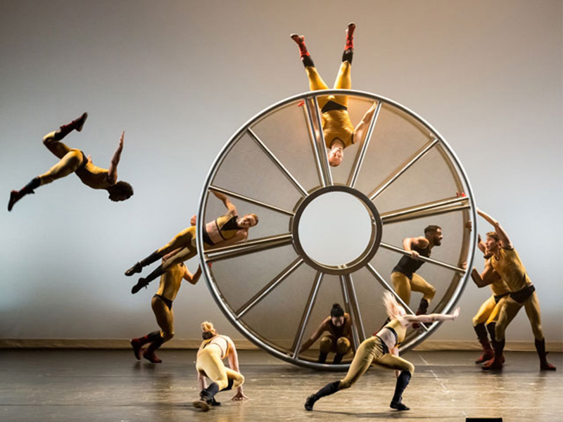 Dancers in the Diavolo company on stage