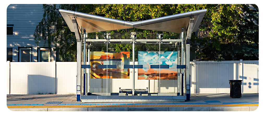A digital reproduction of artwork by Peter Ivens at a BRT station